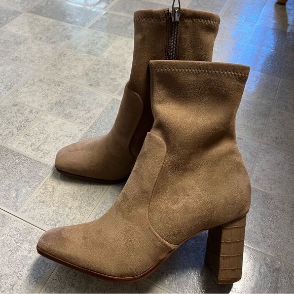 NWOB Dolce Vita Petya Mushroom Stella Suede Embossed Heel Booties - Picture 2 of 10